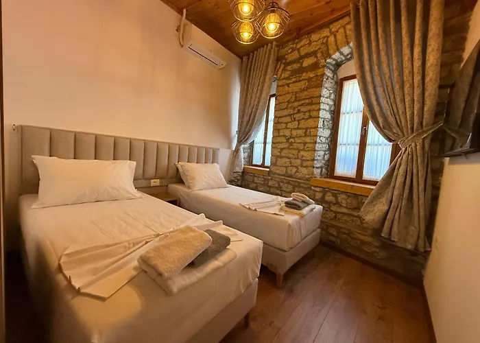 Submarine 105 Hotel *